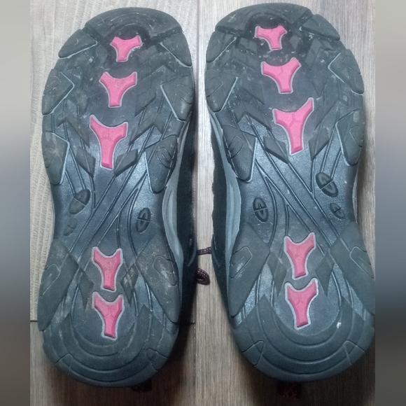 Ozark Trail Grey & Pink Hiking Sneakers Size 6 - Picture 7 of 11